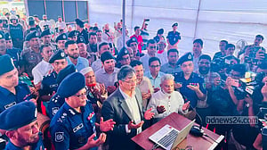 ঢাকা-চট্টগ্রাম মহাসড়কে এআই ক্যামেরা উদ্বোধন: চাঁদাবাজি বন্ধ হবে, আশা স্বরাষ্ট্রমন্ত্রীর