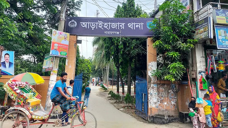 গণঅভ্যুত্থানের সময় থানা থেকে লুট হওয়া পিস্তল-গুলি মিলল মসজিদে