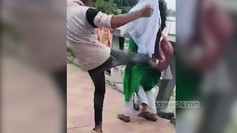 স্কুলছাত্রীকে লাথি মারার ভিডিও ভাইরাল, যা জানা গেল টিসি নিয়ে