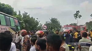 নাটোরে গরুবাহী নসিমনের সঙ্গে বাসের সংঘর্ষ, নিহত ৩