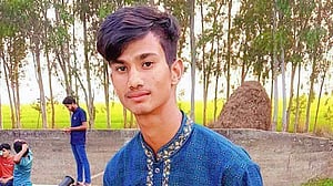 নওগাঁয় ট্রেনের ধাক্কায় যুবকের মৃত্যু