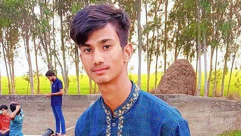 নওগাঁয় ট্রেনের ধাক্কায় যুবকের মৃত্যু