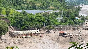 নেপালে হড়পা বান ও ভূমিধসে নিহত দেড় শতাধিক, নিখোঁজ ৫৭৯ পর্যটক