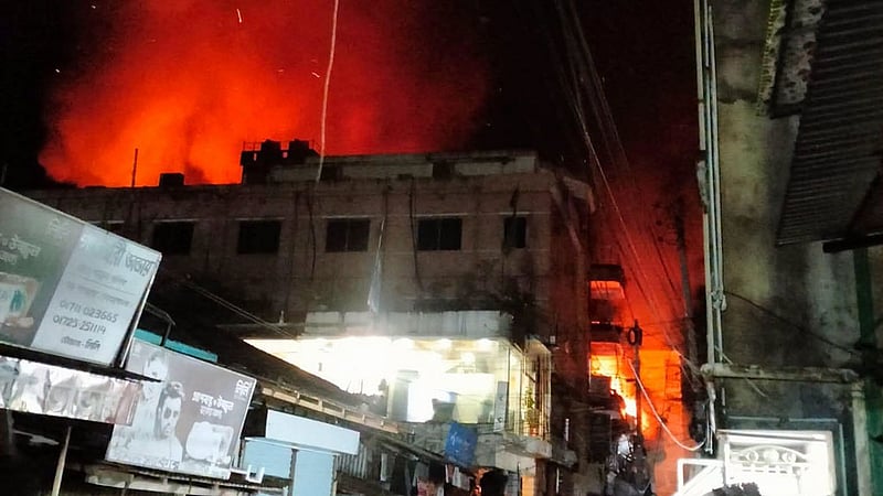 নেত্রকোণা শহরে দোকানে আগুন, নিয়ন্ত্রণে ৭ ইউনিট