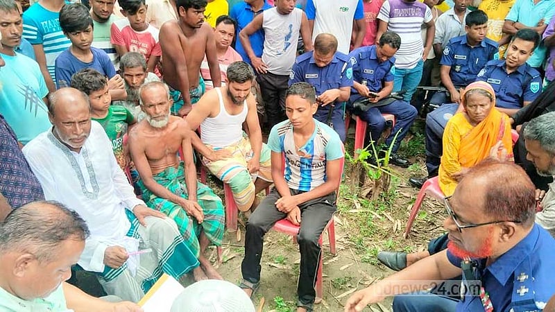 নীলফামারীতে শয়নকক্ষ থেকে গৃহবধূর ঝুলন্ত মরদেহ উদ্ধার