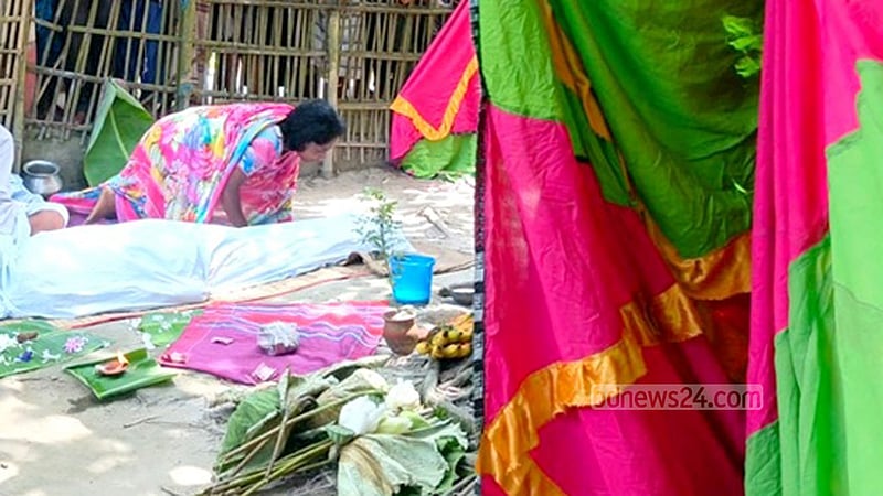 লাশ দাহ করতে যাচ্ছিলেন স্বজনরা, পথে সাপ দেখে শুরু হলো ‘ঝাড়ফুঁক’