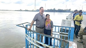 স্ত্রীসহ মার্কিন রাষ্ট্রদূতের তিস্তা ব্যারেজ পরিদর্শন