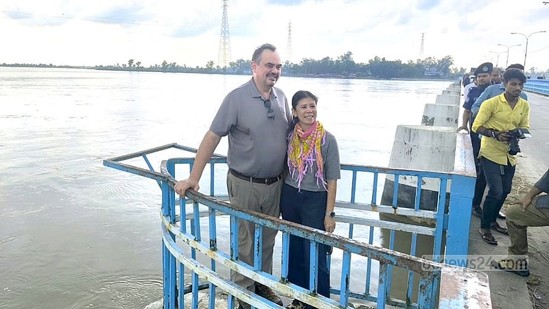 স্ত্রীসহ মার্কিন রাষ্ট্রদূতের তিস্তা ব্যারেজ পরিদর্শন