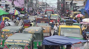 ২ আবাসিক হোটেলে রাতে পুলিশের অভিযান, ৮ নারী-পুরুষ গ্রেপ্তার