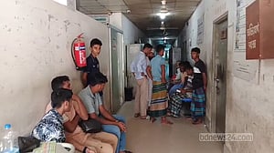 হাতিয়ায় লবণবোঝাই বাল্কহেড ডুবে নিহত ১, আহত ৭