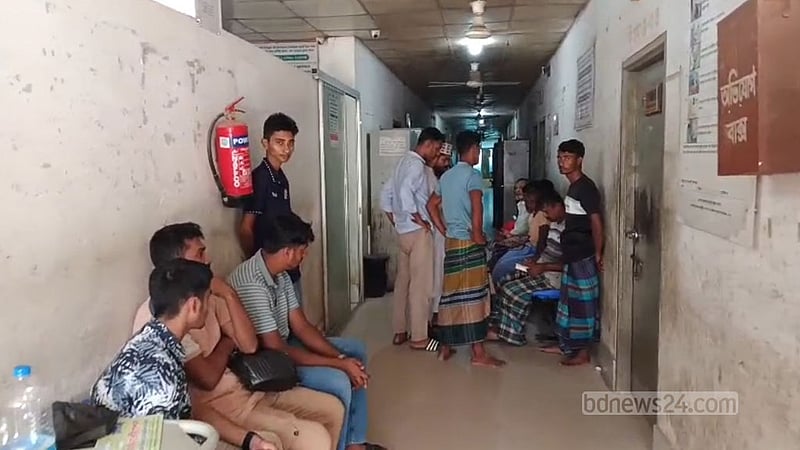 হাতিয়ায় লবণবোঝাই বাল্কহেড ডুবে নিহত ১, আহত ৭