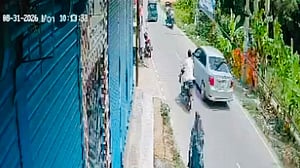 নোয়াখালীতে ডিবি পরিচয়ে ব্যাংক এজেন্টকে তুলে নিয়ে ১২ লাখ টাকা ছিনতাই