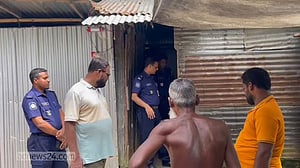 নরসিংদীতে বাড়িতে ঢুকে তরুণকে কুপিয়ে হত্যা