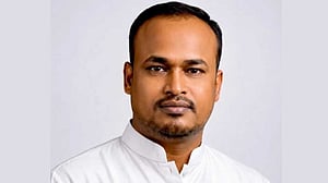পাবনায় গুলি করে গাড়ি থামিয়ে স্বেচ্ছাসেবক দল নেতাকে কুপিয়ে জখম