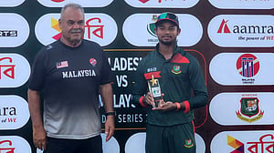 আব্দুল্লাহর ৬ রানের আক্ষেপ, পারভেজের অলরাউন্ড পারফরম্যান্স