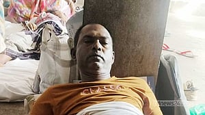 গ্রেপ্তারি পরোয়ানা জারি, আইনজীবীকে কুপিয়ে জখম করল ‘মাদকের আসামি’