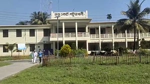 পটুয়াখালীতে গরু কেনার সময় জাল নোট সরবরাহ, যুবককে ১০ বছরের সাজা