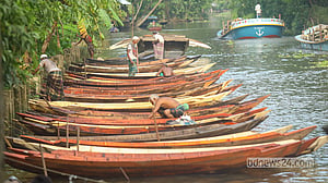 কুড়িয়ানা খালে নৌকার হাট