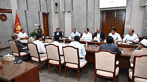 প্রধানমন্ত্রীর নেতৃত্বে বৈঠক, সড়ক ও বাঁধে বিন্না ঘাস লাগাতে কমিটি