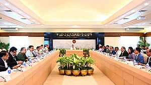 ব্যবসায়ীদের সঙ্গে বৈঠক: সব বন্দর ২৪ ঘণ্টা চালু রাখতে চান প্রধানমন্ত্রী