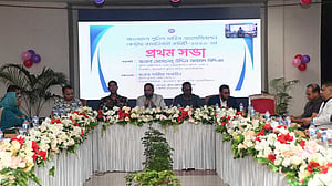 সরকারকে বিতর্কিত করার অপচেষ্টা ঠেকাতে সতর্ক থাকতে হবে: ডিএমপি কমিশনার