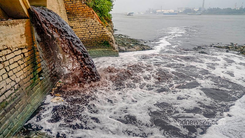 বুড়িগঙ্গা-তুরাগের দুই শতাধিক বর্জ্য উৎসমুখ বন্ধ হবে তো?
