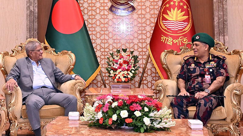 চোরাচালান ও সীমান্ত হত্যা বন্ধে বিজিবিকে আরও কার্যকর পদক্ষেপ নেওয়ার আহ্বান রাষ্ট্রপতির