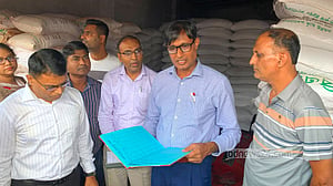 সারের সরবরাহ স্বাভাবিক রাখতে সেপ্টেম্বরের বরাদ্দ দেওয়া হয়েছে: রাজশাহী ডিসি