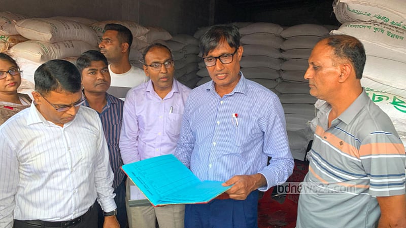 সারের সরবরাহ স্বাভাবিক রাখতে সেপ্টেম্বরের বরাদ্দ দেওয়া হয়েছে: রাজশাহী ডিসি