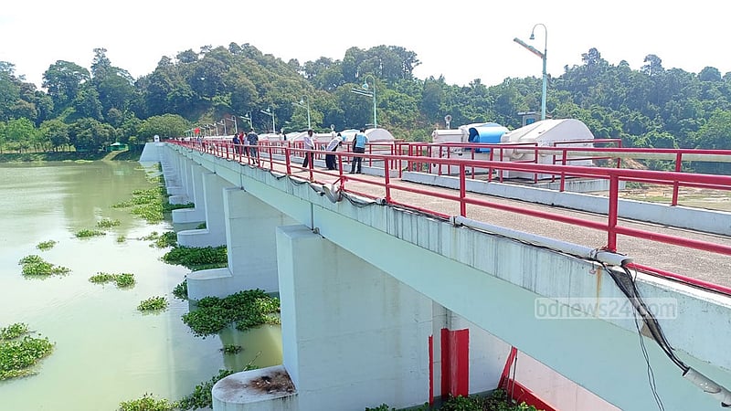 চতুর্থ দফায় ৩ ফুট খুলে দেওয়া হয়েছে কাপ্তাই বাঁধের ১৬টি জলকপাট
