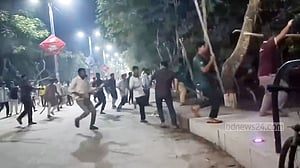 রোকেয়া বিশ্ববিদ্যালয়ে ‘যুদ্ধাপরাধীদের ছবি প্রদর্শনী নিয়ে’ ছাত্রদল-শিবির সংঘর্ষ, আহত ১৫