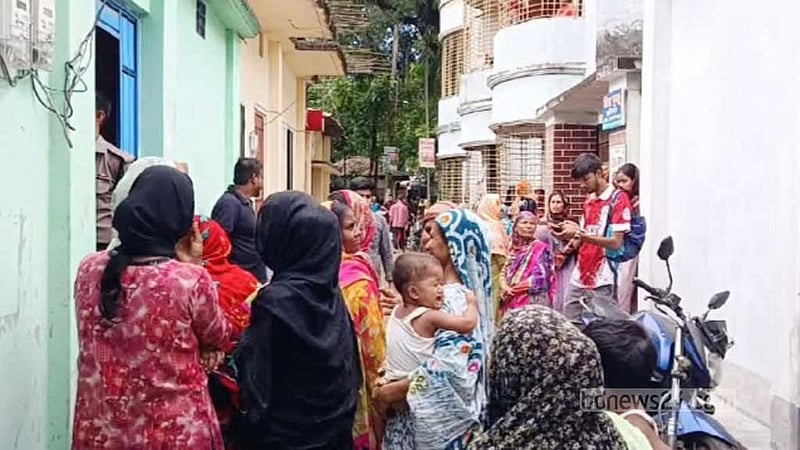 রংপুরে ছাত্রীর ঝুলন্ত লাশ, পাশে মিলল চিরকুট