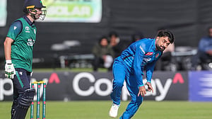 টি-টোয়েন্টিতে ৫ উইকেটের চার দিন পর ওয়ানডেতে রাশিদের ৬ উইকেট