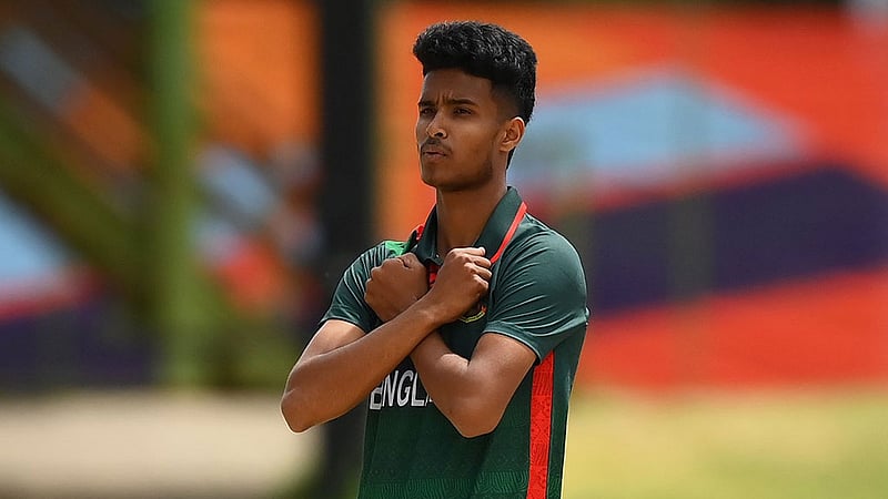 রোহানাতের হ্যাটট্রিকসহ ৫ উইকেট, শাহাদাতের আরেকটি ফিফটি