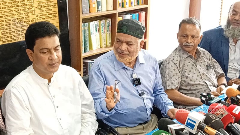 রংপুরে শিক্ষক পরিবার হত্যা: আসামিদের পক্ষে আদালতে না দাঁড়ানোর ঘোষণা আইনজীবীদের