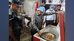 রান্নাঘর নোংরা, গ্রিন রোডের রূপসা রেস্তোরাঁকে লাখ টাকা জরিমানা