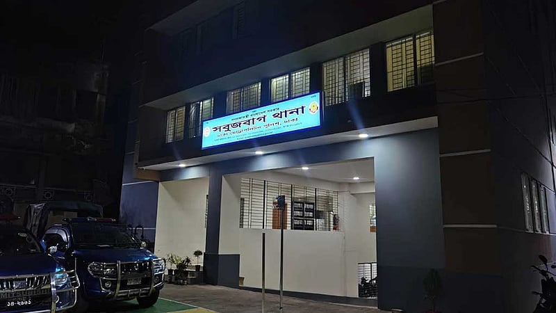 স্বামীকে ‘হত্যা করে’ নিজেই পুলিশ ডাকলেন স্ত্রী