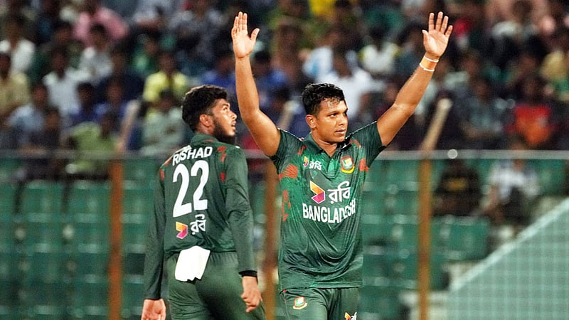দক্ষিণ আফ্রিকায় লাল বলের বাংলাদেশ ‘এ’ দলে রিশাদ-সাইফ উদ্দিন