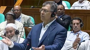 স্বরাষ্ট্রমন্ত্রীর বক্তব্য ঘিরে তীব্র বাদানুবাদ, সংসদের ‘ভবিষ্যৎ নিয়ে চিন্তিত’ স্পিকার
