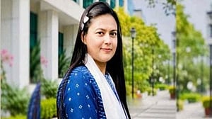 দক্ষিণখানে চিকিৎসক খুন: জুতার ছাপের সূত্র ধরে পুলিশের হাতে স্বামী
