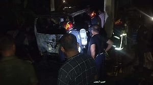সাতক্ষীরা মেডিকেলের গ্যারেজে অ্যাম্বুলেন্সে অগ্নিকাণ্ড, ‘সময়মতো নিয়ন্ত্রণে’ এড়াল দুর্ঘটনা