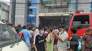 সাতক্ষীরায় বেসরকারি হাসপাতালে আগুন, রোগীদের স্থানান্তর