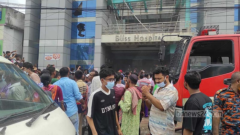 সাতক্ষীরায় বেসরকারি হাসপাতালে আগুন, রোগীদের স্থানান্তর