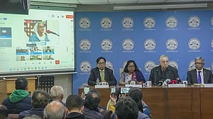 শেখ হাসিনার দিল্লি বার্তা: বদলায়নি অবস্থান, মেটেনি বিতর্ক