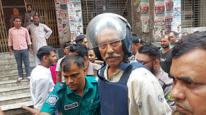 নতুন দুই মামলায় গ্রেপ্তার শাহজাহান ওমর, 'মীর জাফর' বলে দুয়ো ধ্বনি