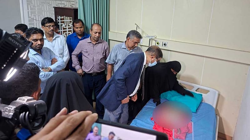 এবার জোড়া লাগানো শিশু জয়নব-কুলসুমের চিকিৎসার ভার নিল সরকার