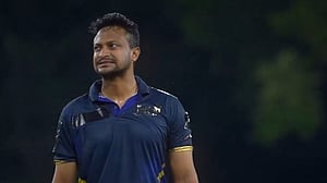 খরুচে বোলিংয়ে উইকেটশূন্য সাকিব