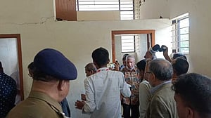 শ্রীমঙ্গল রেলস্টেশনে টয়লেট-বিশ্রামাগারের সমস্যা দেখে সমাধানের নির্দেশ মন্ত্রীর