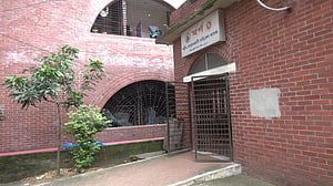ড্রেনে কাজ করছিলেন ওয়াসা কর্মী, মাথা তুলতেই গাড়ির চাকায় পিষ্ট