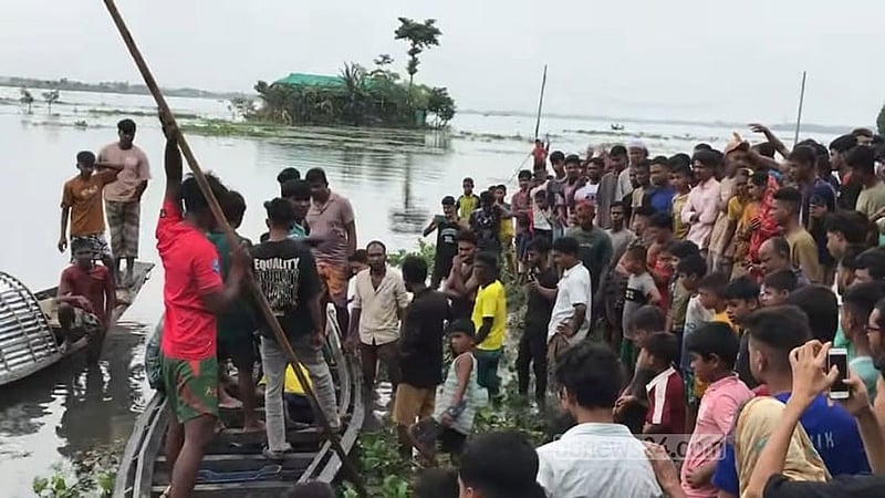 কীর্তন থেকে ফেরার পথে হাওরে নৌকাডুবি: মৃত বেড়ে ২, নিখোঁজ ২
